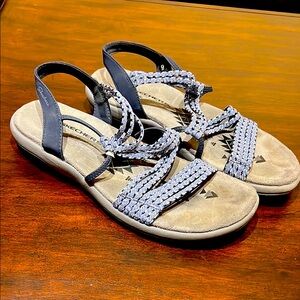 Skechers sandals🩵